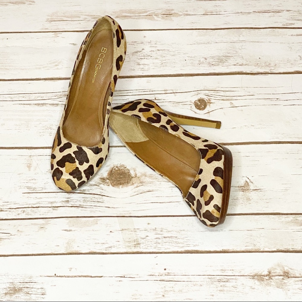 BCBGeneraton leopard print heel Size 6